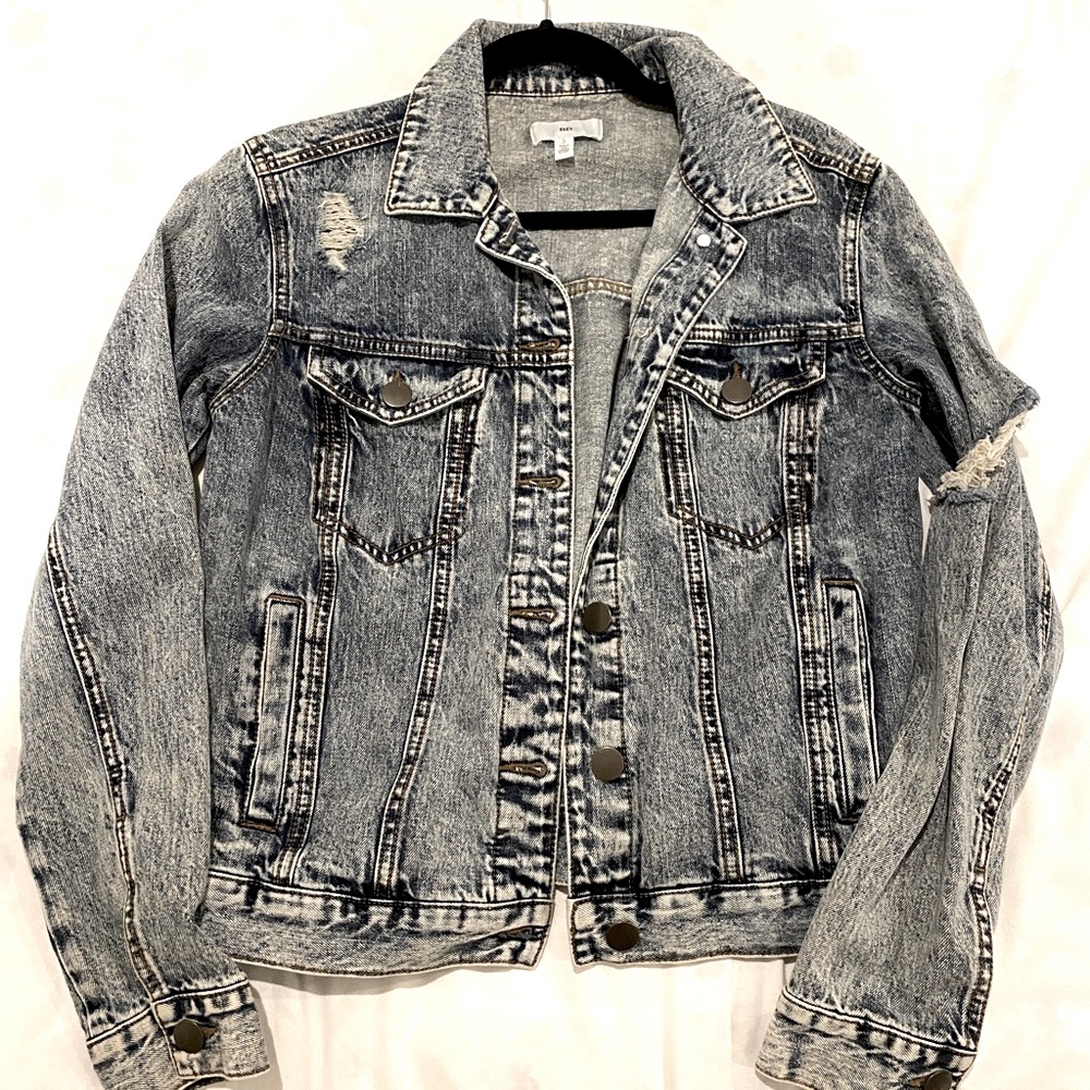 BP DISTRESSED STYLE LIGHT DENIM JACKET - SMALL